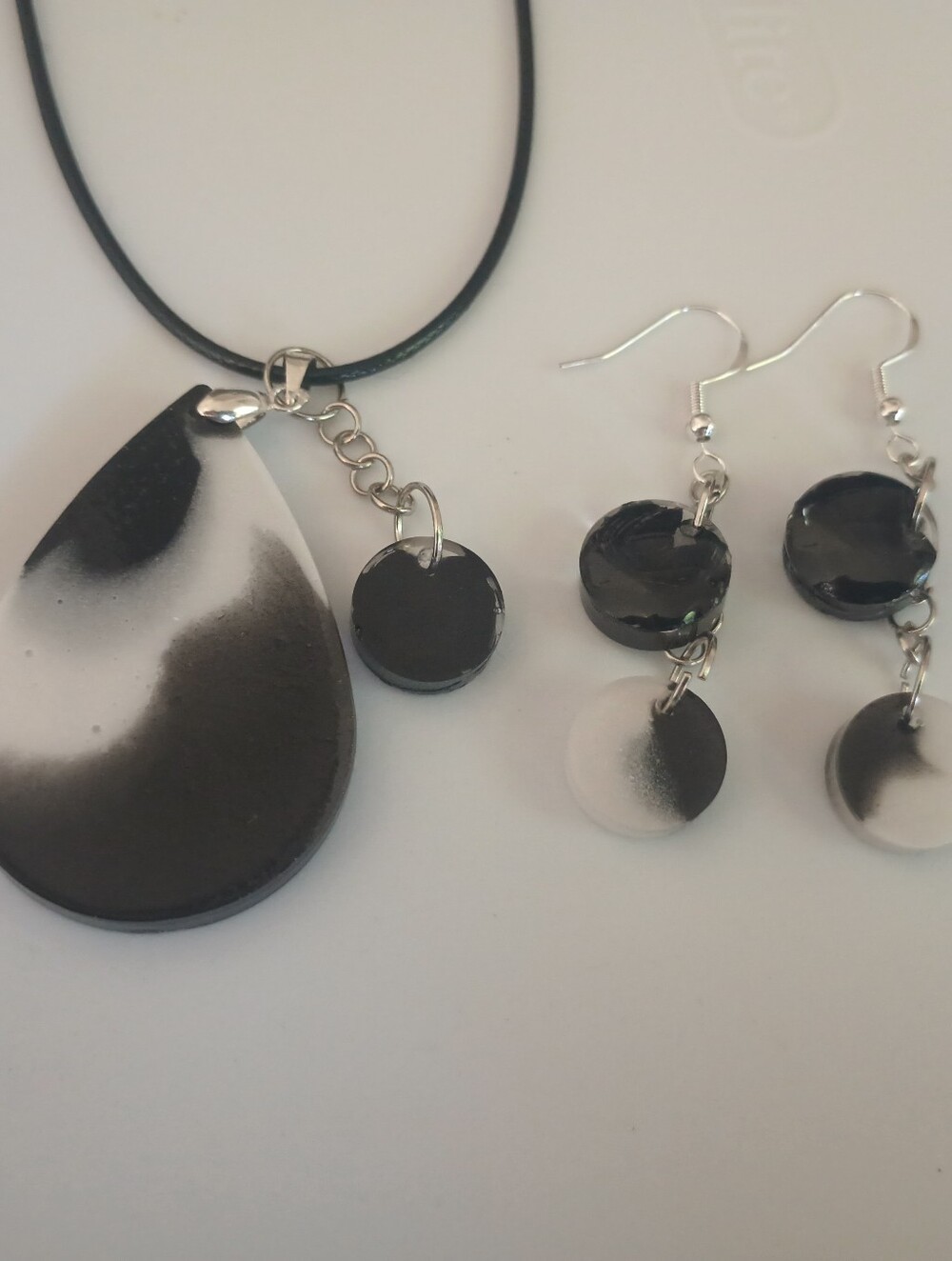 Black and White Teardrop Pendant Necklace with Matching Earrings